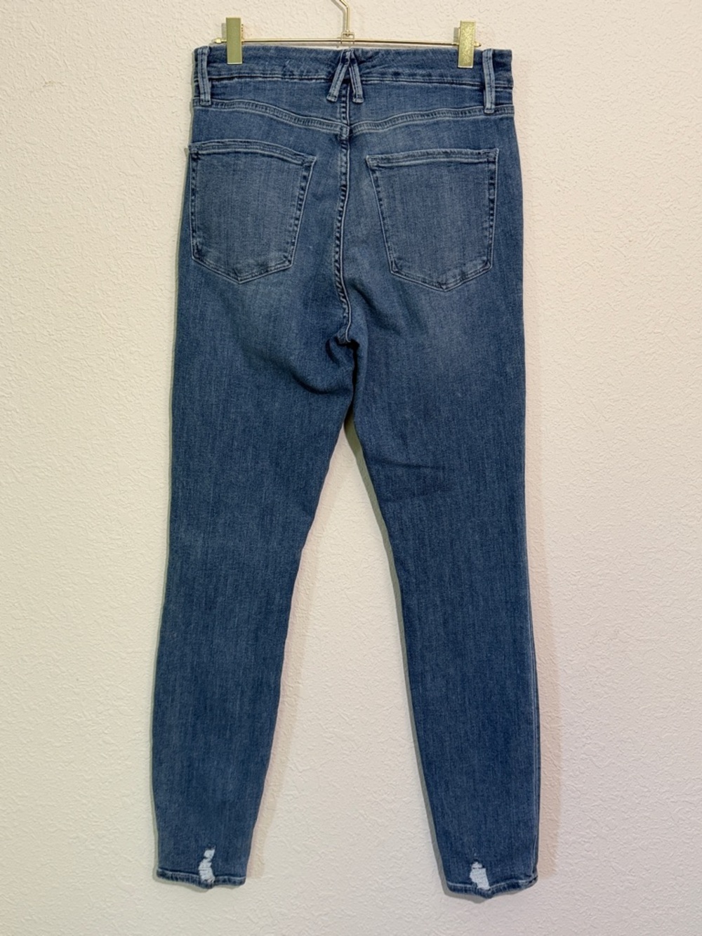 HARD TO FIND! Good American Good Waist Skinny Jeans w/Distressed Heel - 8 - Picture 3 of 3